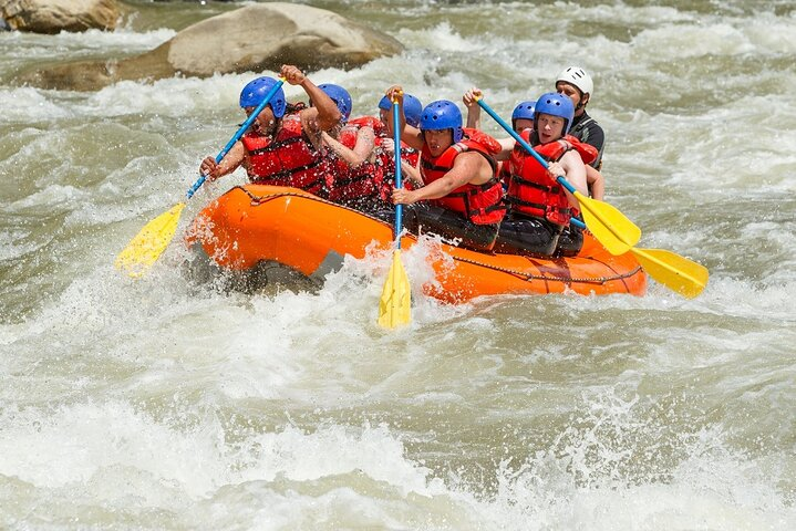 Pacuare River rafting 2 days 1 night package